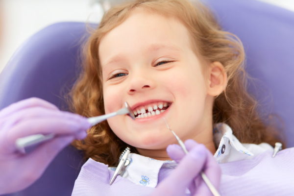 quali sono le possibili conseguenze che si possono verificare con un apparecchio ortodontico ai denti
